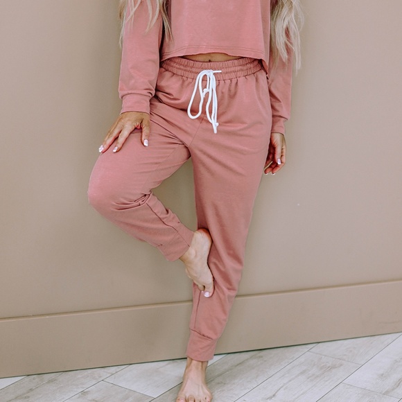 All Eyes On Me  Pink Sweatsuit - Picture 2 of 6